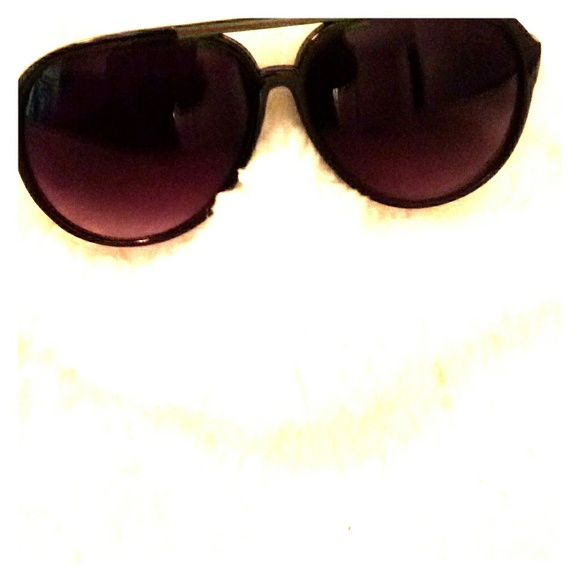 Gucci Other - Sun glasses